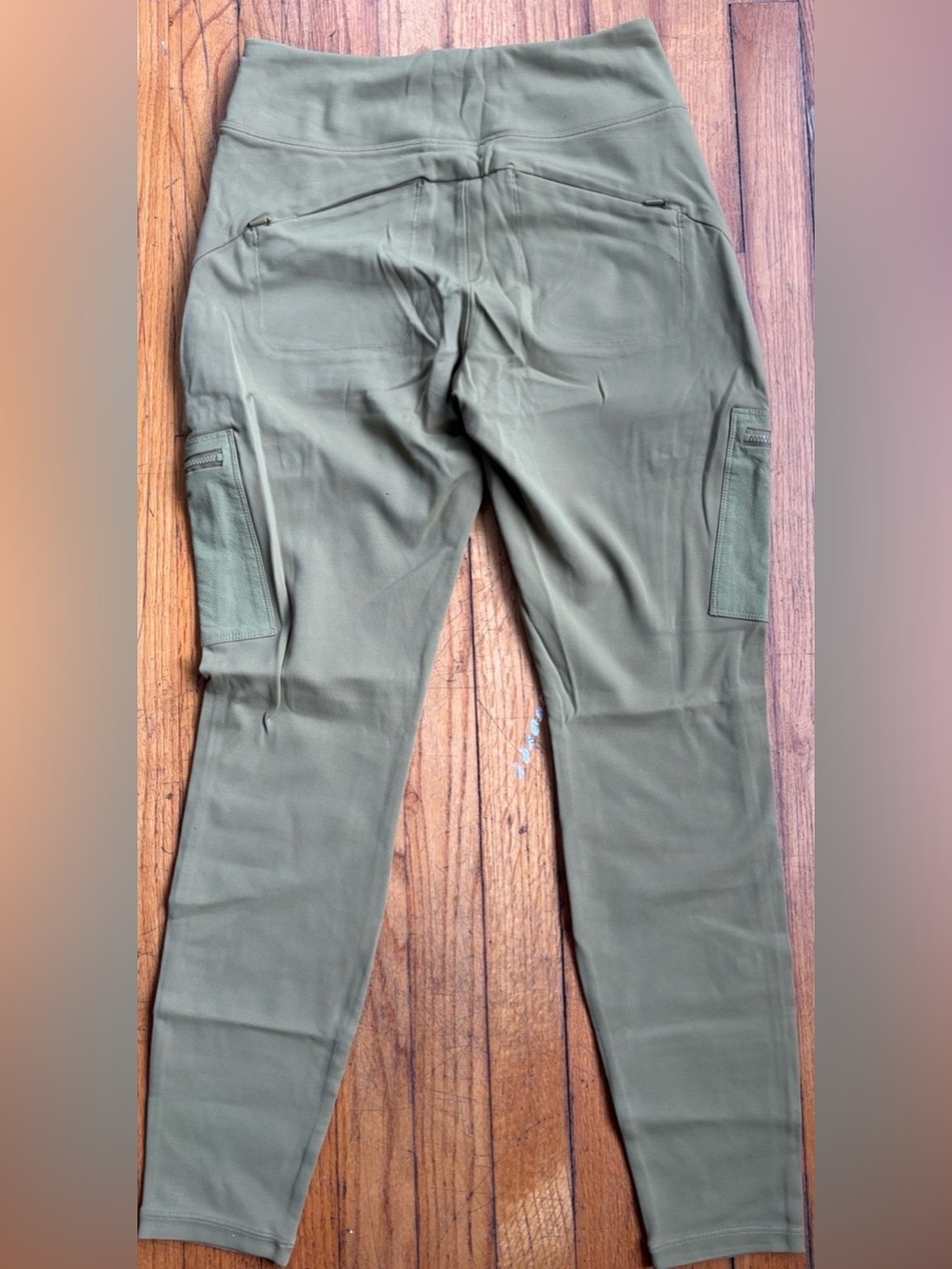 Athleta women’s Olive Green Performance Cargo Pants - Picture 11 of 11